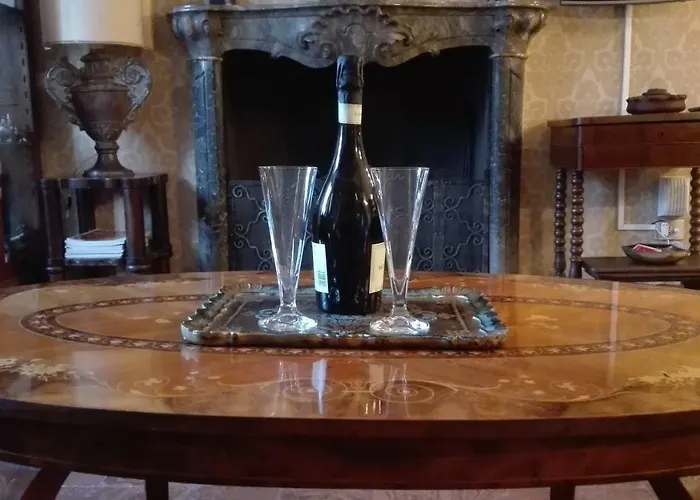 Casa D'epoca Fronte A Di 아파트 도마소